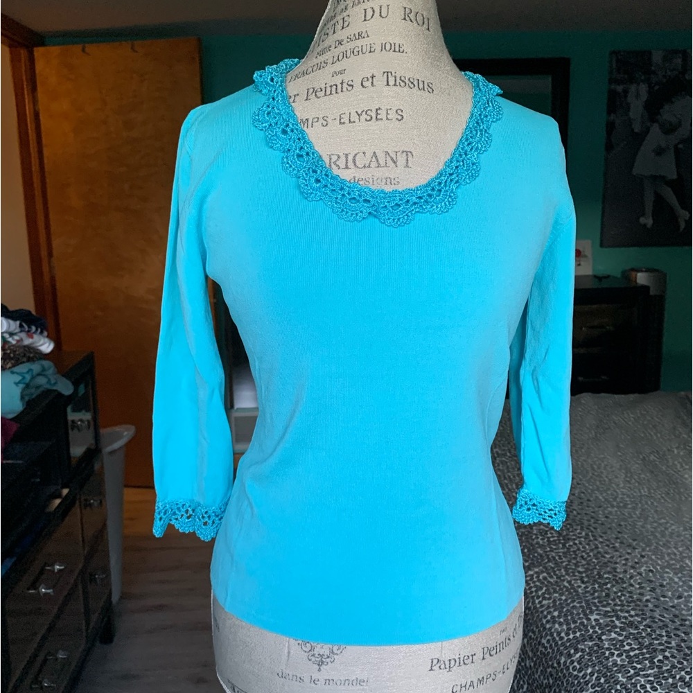 J.A.C. 3/4 sleeve crochet hem top size L